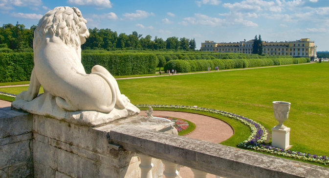 Peterhof, considerada como la Versalles del Norte es una de las mayores atracciones turísticas de las afueras de San Petersburgo. Fuente: Lori / Legion Media