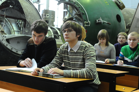 Estudiantes del Instituto de Aviación de Moscú, durante una clase. Fuente: ITAR-TASS