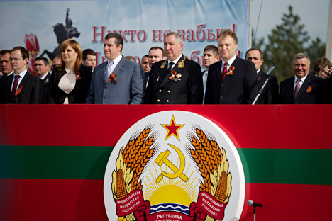 Vice primer ministro ruso Dmitri Rogozin durante su visita a Transdniéster el 9 de mayo. Fuente: Ruslán Shalapúdov / Ria Novosti