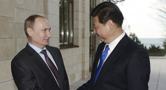 Predsjednik Rusije Vladimir Putin i generalni tajnik Komunističke partije NR Kine Xi Jinping na povijesnom susretu u Šangaju. Izvor: Reuters