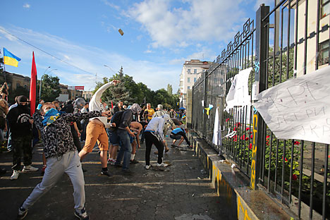 El ataque a la embajada rusa en Kiev. Fuente: Reuters
