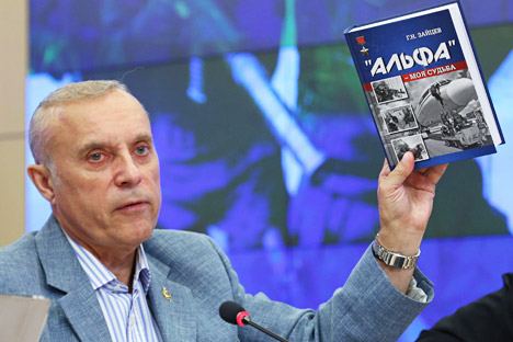 Serguéi Goncharov durante la presentación de un libro sobre el grupo Alfa. Fuente: ITAR-TASS.