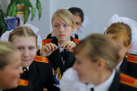Escuelas rusas comienzan a educar a señoritas como hacían los nobles hace varios siglos. Fuente: Iliyá Pitalev / RIA Novosti