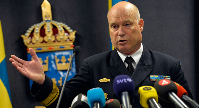 El almirante Anders Grenstad en una rueda de prensa el domingo 19 de octubre en Estocolomo en la que explicó que se había detectado "actividad extranjera bajo el agua". Fuente: Reuters