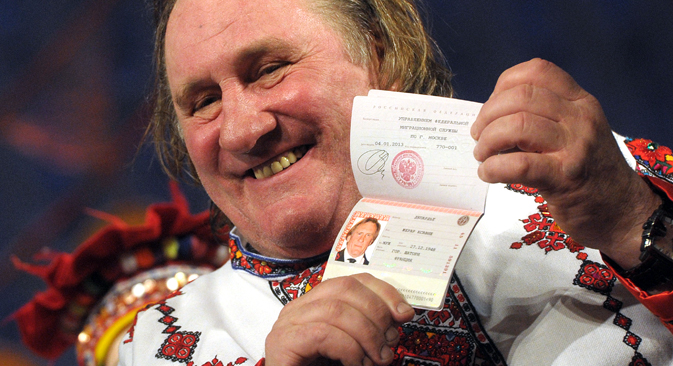 Gerard Depardieu tras recibir el pasaporte ruso en 2013. Fuente: ITAR-TASS