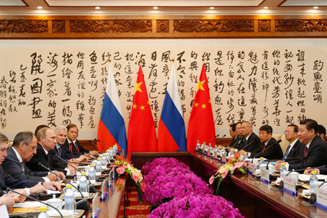 Se reunieron en los márgenes de la cumbre de APEC. Moscú planea promover sus intereses en Asia. Fuente: Getty Images / Fotobank