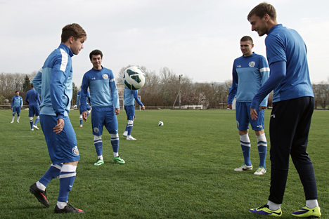 Jugadores del FC Sebastopol durante una sesión de entrenamiento. Fuente: AFP / East News