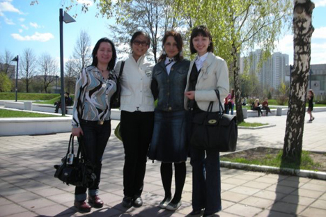 Con varias compañeras de la universidad: Albania, China y Nalchik. Verano del 2008. Fuente: archivo personal