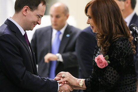 Vladímir Medinski y Cristina Fernández de Kirchner. Fuente: Viacheslav Prokofiev/TASS