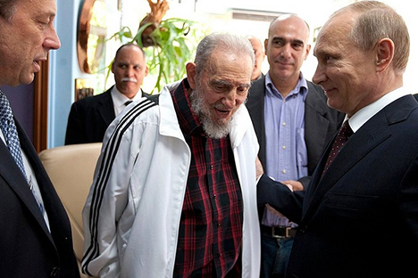 Vladímir Putin junto a Fidel Castro durante la visita que realizó el presidente ruso en julio del 2014 a La Habana. Fuente: kremlin.ru