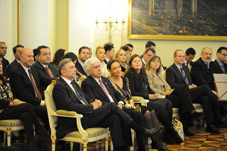 Momento de la recepción oficial en la embajada de Rusia en España. El embajador Yuri Korchagin aparece en primer plano. 