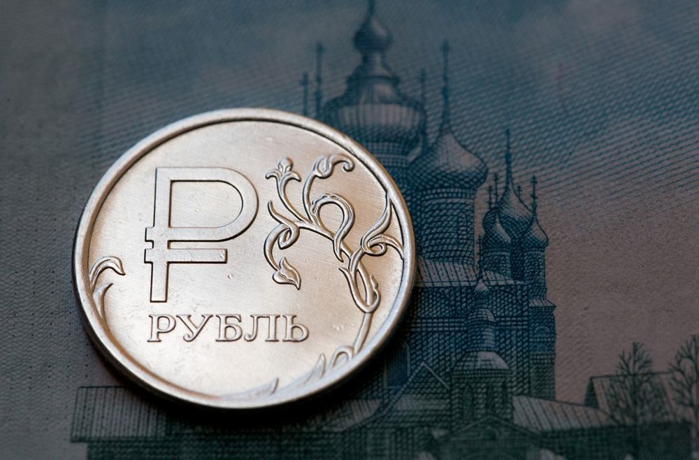 La moneda rusa recupera más de un 10% frente al dólar este año. 