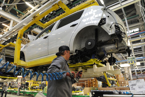 Chaîne d'assemblage de Lada Largus, le premier véhicule d'AvtoVAZ basé sur la plateforme Logan. Crédit photo : AFP/EastNews