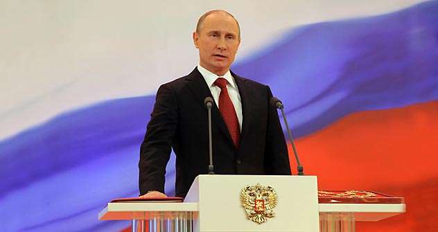 Vladimir Poutine a prêté serment lundi 7 mai 2012 sur la Constitution russe, redevenant ainsi président de la Russie pour un troisième mandat. Crédit photo : AP