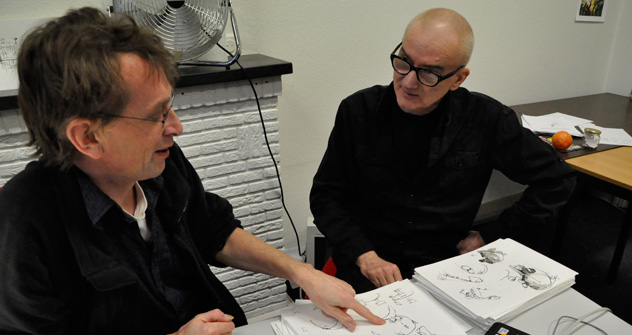 Igor Kovaliov (à droite) parle avec Sjaak Rood, participant au cours de maître à Netherlands Institute for Animation Film (NIAF). Source : NIAF / Press Photo