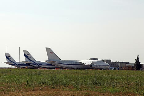 Les plus de l'aéroport d'Oulianovsk sont une piste suffisamment longue, capable de recevoir de gros avions de transport, la présence d'embranchement de voie ferrée et la faible utilisation de l'aéroport. Crédit photo : Itar-Tass