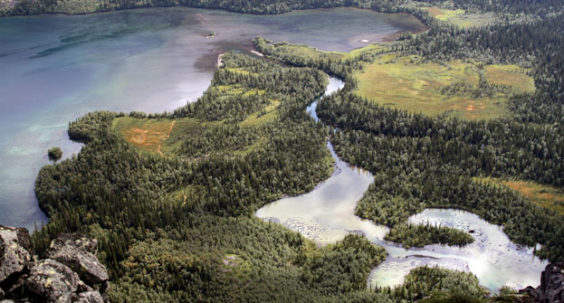 La région de Lovozero et Seïdozero se situe au delà du cercle polaire. Le climat subarctique est ici adouci par le courant chaud du Gulf Stream, et l’on compte davantage de jours que de nuits polaires,  61 contre  44. Crédit : Itar-Tass