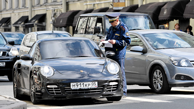 Au moment de l'écriture de ce texte, la somme totale des pots de vin avoués depuis le 24 septembre se montait à 144 000 roubles (environ 3 600 euros), dont 52,5% avaient été perçus par la police de la route.  Crédit : Itar-Tass