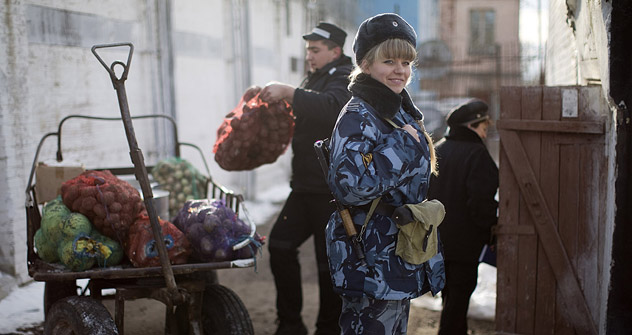 Les femmes représentent exactement la moitié du service de sécurité de la prison d’Aleksandrov. Crédit photo : Andreï Roudakov