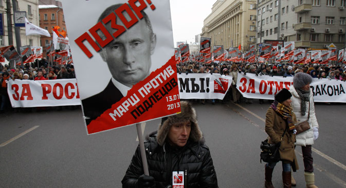 "Poutine V.V. Honte ! La marche contre les salauds". Crédit : Reuters/Sergueï Karpoukhine