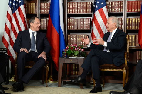 Ministre russe des Affaires étrangères Sergueï Lavrov et vice-président américain Joseph Biden. Crédit photo : AFP / East News