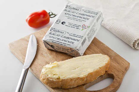  La première échoppe d’Izbenka ne proposait que six produits de « SAPK-Moloko ». Les ouvriers de l’usine collaient les étiquettes à la main sur les emballages. Source : Service de presse
