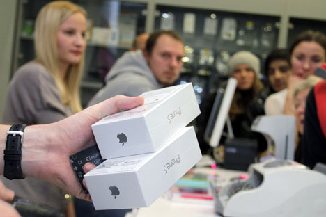 A ce jour, Apple n'a signé un accord de distribution des iPhone qu'avec le réseau de ventes au détail russe Svyaznoy.Crédit photo : RIA Novosti