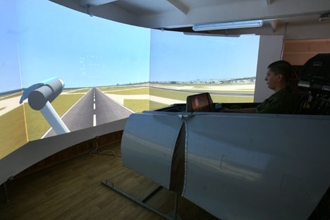 Maxime Teplitsky de Khabarovsk est en charge de la conception de modèles mathématiques pour les avions. Crédit photo : Igor Filonov / Rossiyskaya gazeta