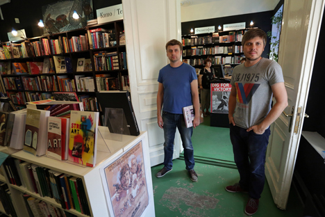 Mikhaïl Maltsev (à g.) et Denis Korneevski (à dr.), les fondateurs de la librairie Piotrovski. Crédit : Kommersant