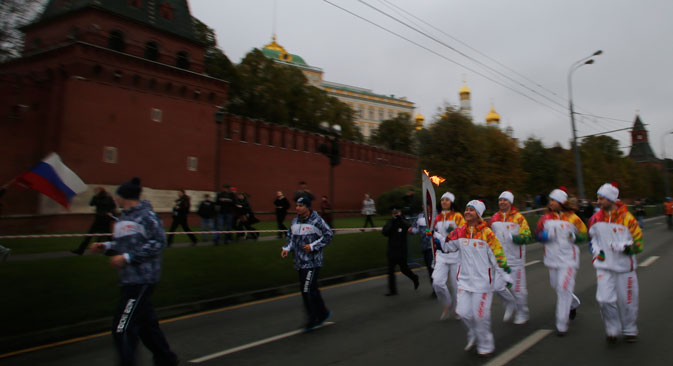Le relais, lancé le 7 octobre à Moscou, est le plus important relais national de toute l'histoire de la flamme olympique. Crédit : AP