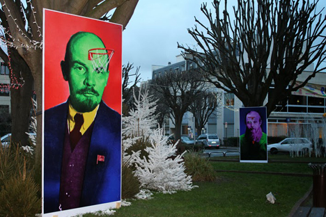 Le collectif Blue Noses (Nez Bleus), toujours drôles, radicaux et rafraîchissants. Crédit : Maria Tchobanov