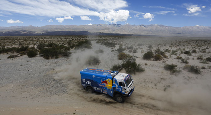 La cinquième étape du Dakar 2014 a été plus fructueuse pour les coureurs russes. Crédit : AP