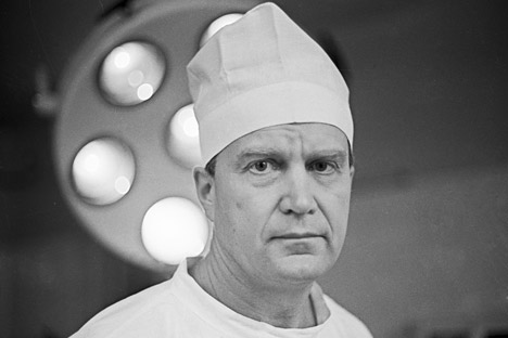 Le chirurgien Viktor Kalnberz a subi des persécutions pour son travail. Crédit : RIA Novosti, 1978.