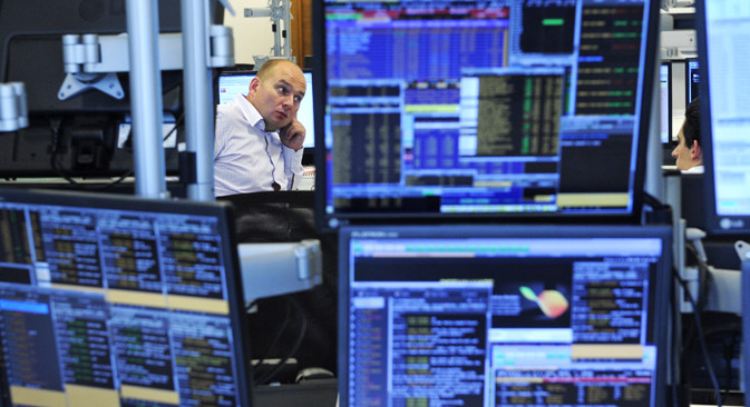 Les investisseurs étrangers obtiennent l'accès aux obligations mises en vente à la Bourse de Moscou qui comprend RTS et MICEX. Crédit : Grigori Syssoev / RIA Novosti