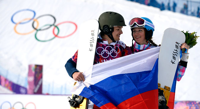 Alena Zavarzina et son mari Vic Wild ont rapporté trois médailles à l’équipe nationale russe, et ont signé un contrat avec la fabrique de montres russes « Raketa ».  Crédit : Reuters