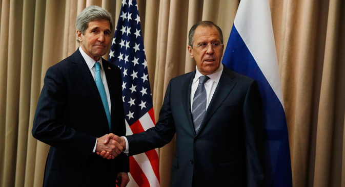 Le secrétaire d'État américain John Kerry (à g.) et le ministre russe des Affaires étrangères Sergueï Lavrov. Crédit : Reuters