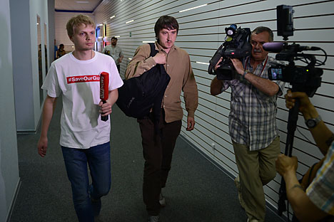 Nos dois primeiros dias, os jornalistas foram mantidos em um poço de barro Foto: Vladímir Astapkovitch/RIA Nóvosti