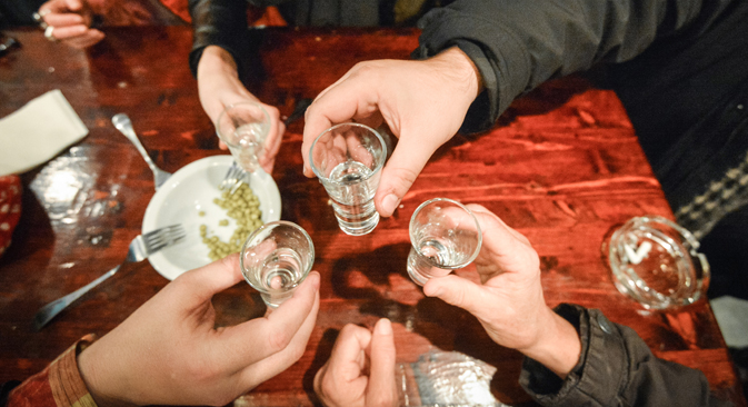 Le moyen le plus dangereux et le plus populaire de relâcher la pression en Russie est l'alcool. Crédit : Alexeï Koudenko/RIA Novosti