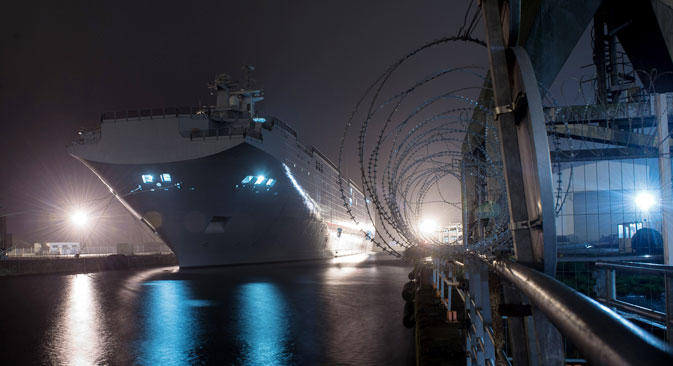 Le Mistral destiné à la Marine russe sur les chantiers navals de Saint-Nazaire. Crédit : Grigori Syssoev/RIA Novosti