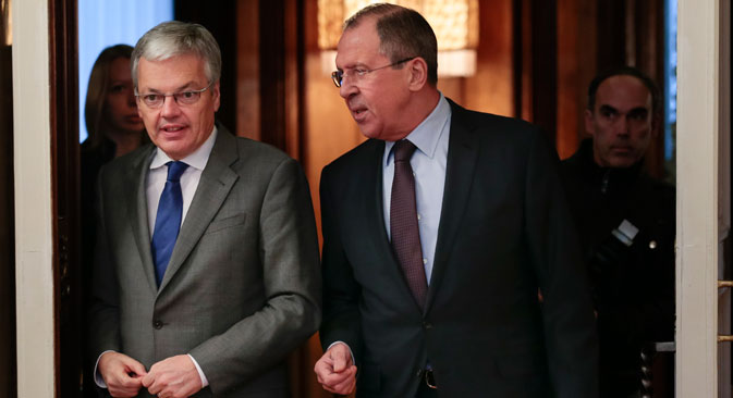 Didier Reynders (à gauche) et Sergueï Lavrov. Crédit : AP