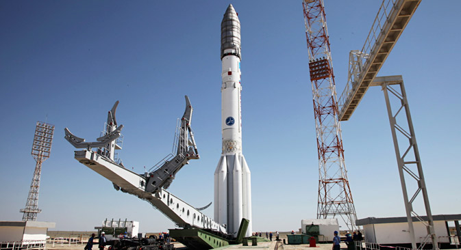 La fusée Proton-M sur son pas de tir à Baïkonour, au Kazakhstan, en mai 2014. Crédit : AP