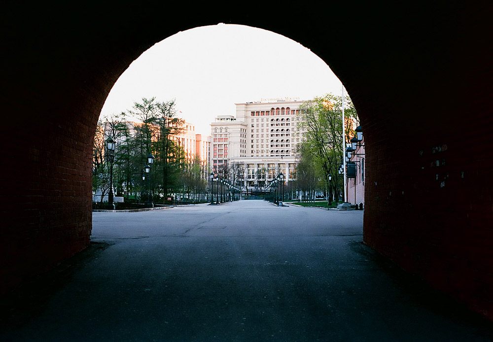 Jardin Alexandre, vue de l’hôtel Moskva