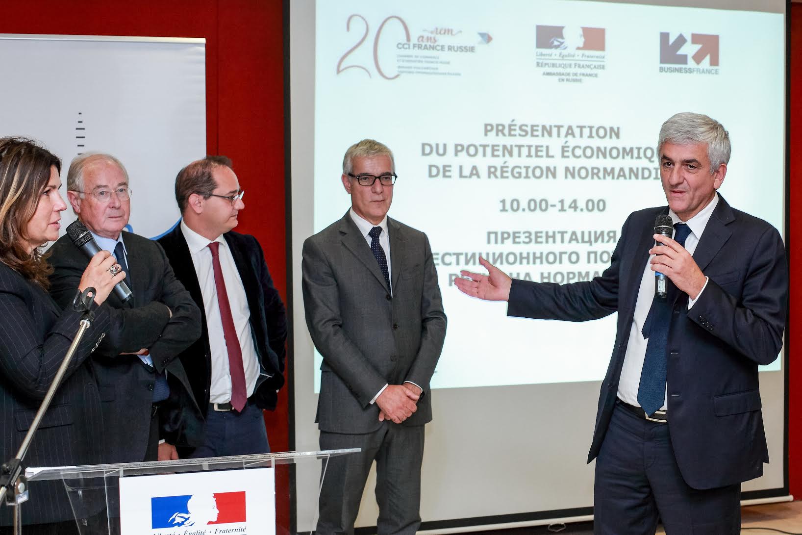 Hervé Morin et des membres de la délégation française.