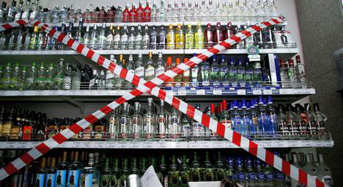 Od 1. rujna u Moskvi je zabranjena noćna prodaja žestokih alkoholnih pića. Pića s postotkom alkohola većim od 15% nije moguće kupiti od 22 h do 10 h. Izvor: RIA Novosti.