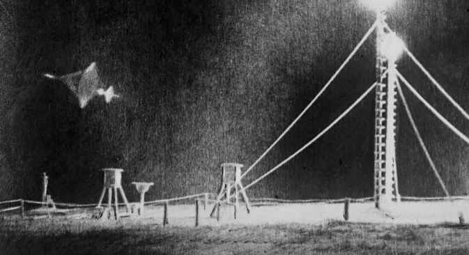 Fotografija neidentificiranog letećeg objekta objavljena u „Komsomolskoj pravdi“ 1961. Izvor: RIA „Novosti“.