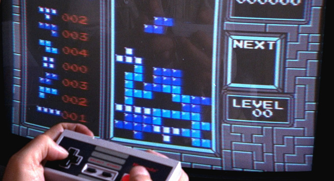 „Nintento” verzija Tetrisa iz 1989. na platformi Gameboy. Oznaka „A-Type” govori da je kao glazba odabrana ruska narodna pjesma „Kutijica”. Izvor: A