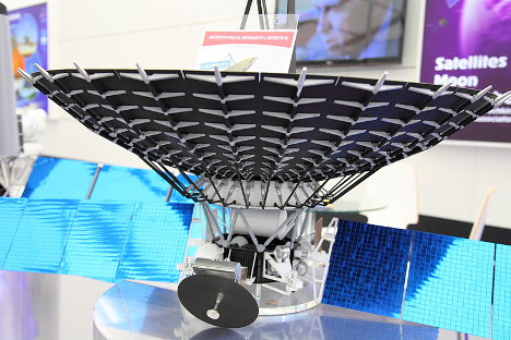 Maketa satelita Spektr–R , sastavnog dijela sustava Radioastron. Fotografija iz slobodnih izvora