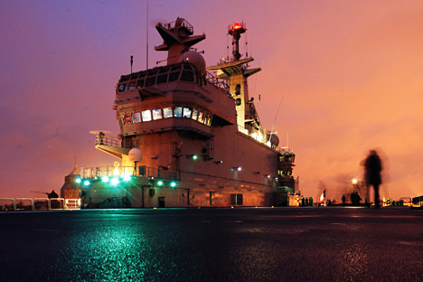 Uzletna paluba francuskog vojnog nosača helikoptera klase Mistral. Izvor: RIA Novosti