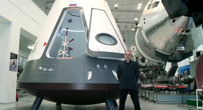 U Rusiji je Vladimir Pirožkov razradio stil i boju putničkog zrakoplova Suhoj Superjet-100 te dizajn interijera novog svemirskog broda Rusj. Izvor: PressPhoto