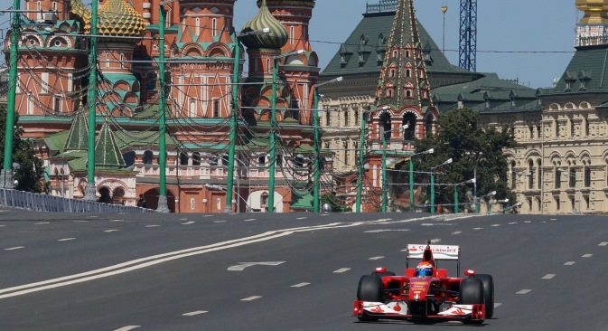 Glavna točka show-programa Moscow City Racing 2014 bile su trke bolida Formule 1. Fotografija: Olga Sokolova. 